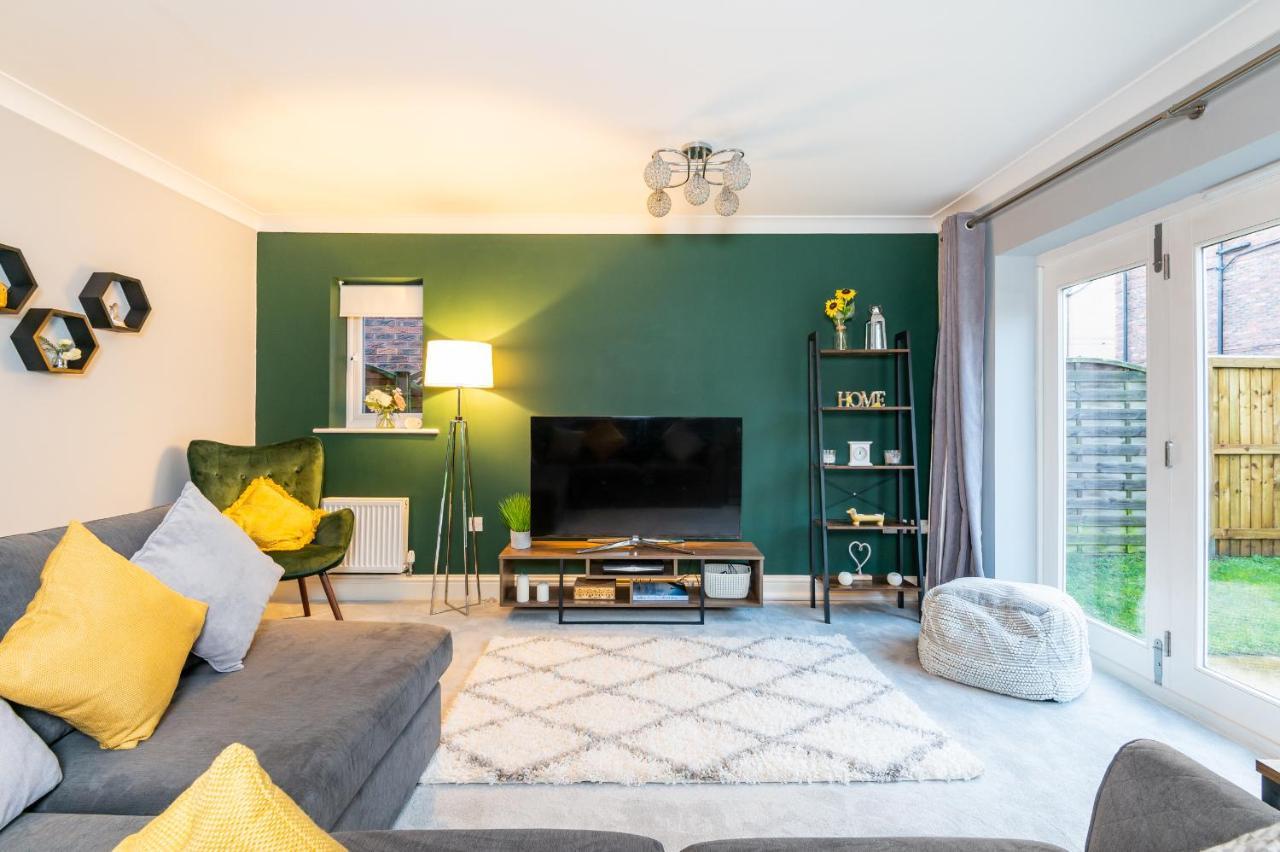Spacious And Modern Townhouse I Pass The Keys York Exterior photo