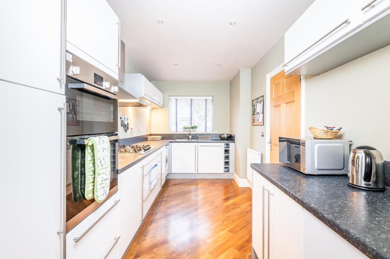 Spacious And Modern Townhouse I Pass The Keys York Exterior photo