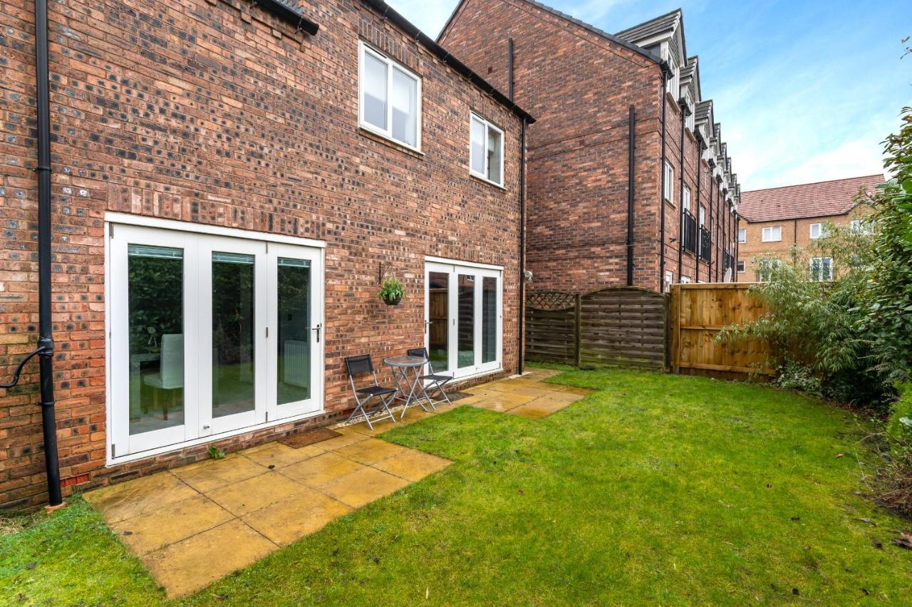 Spacious And Modern Townhouse I Pass The Keys York Exterior photo